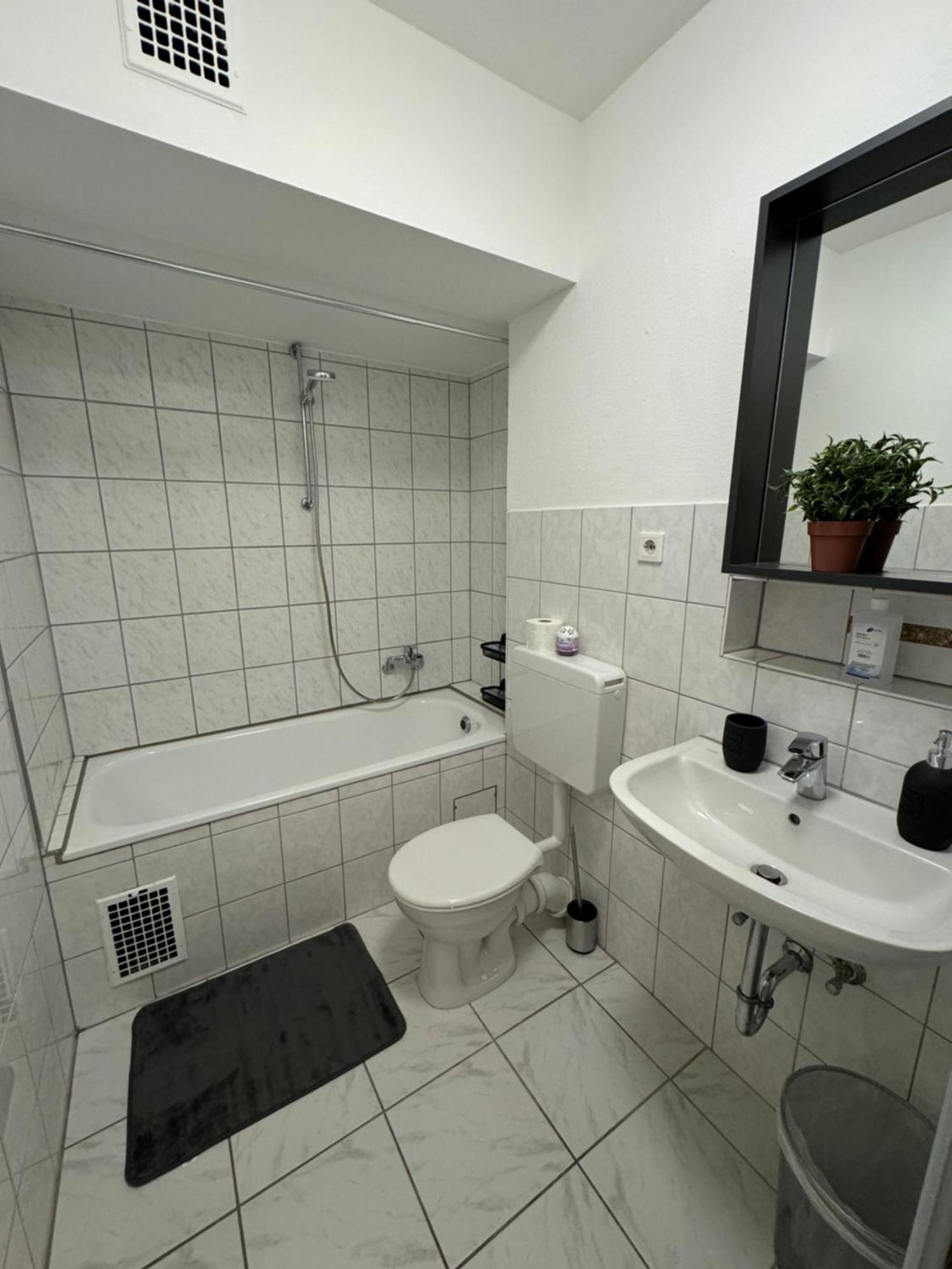 Апартаменты Haus Am Bahnhof Дуйсбург Экстерьер фото
